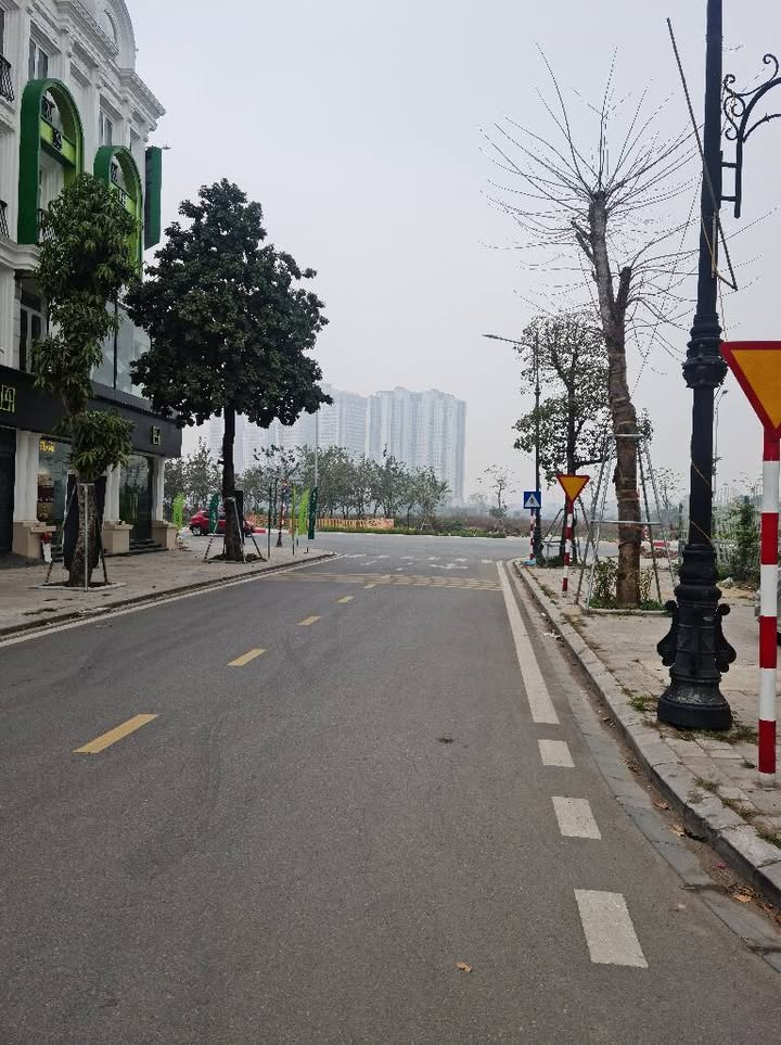 Shophouse LOUIS CITY Đại Mỗ 100m² giá 20 tỷ - Nhà mới hoàn thiện, đầy đủ nội thất!