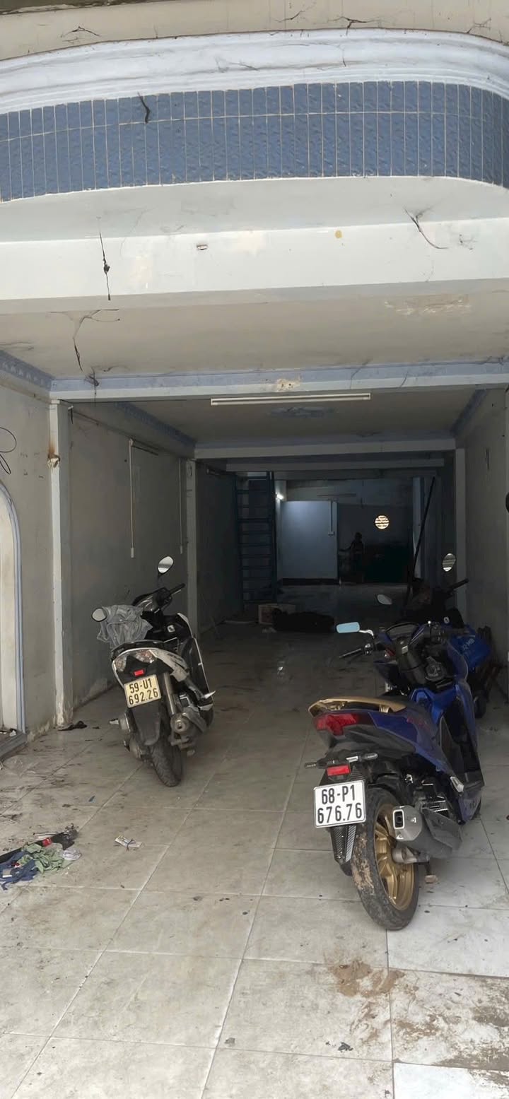 Nhà Đúc Lửng Mặt Tiền Đường Xe Tải 100m² - Vừa Ở Vừa Kinh Doanh 6 Triệu/Tháng