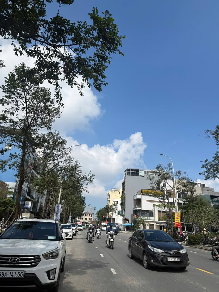 Nhà 2 Tầng Sát Biển Mỹ Khê, Đà Nẵng - 104m² Chính Chủ 13 Tỷ