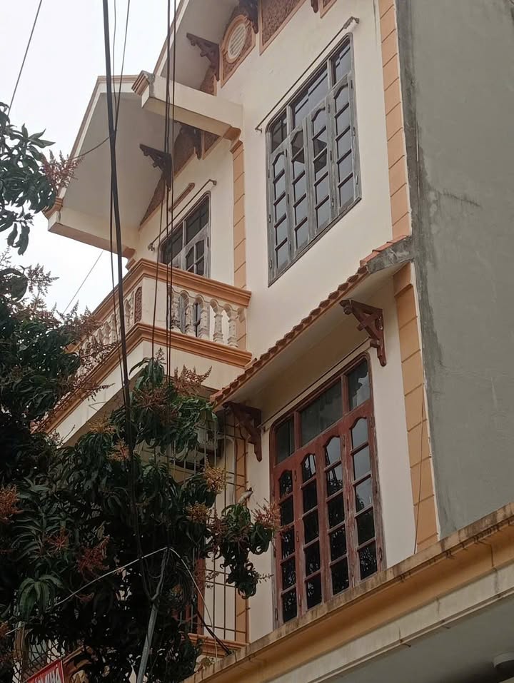 Bán nhà 3 tầng + 1 tum tại phường Trường Thi, TP Thanh Hóa diện tích 126m² - Nhà xây kiên cố, vào ở ngay!