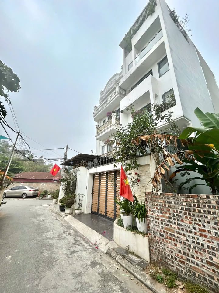 Bán nhà Giang Biên Long Biên 100m² hơn 18 tỷ - Ô tô vào tận nhà!