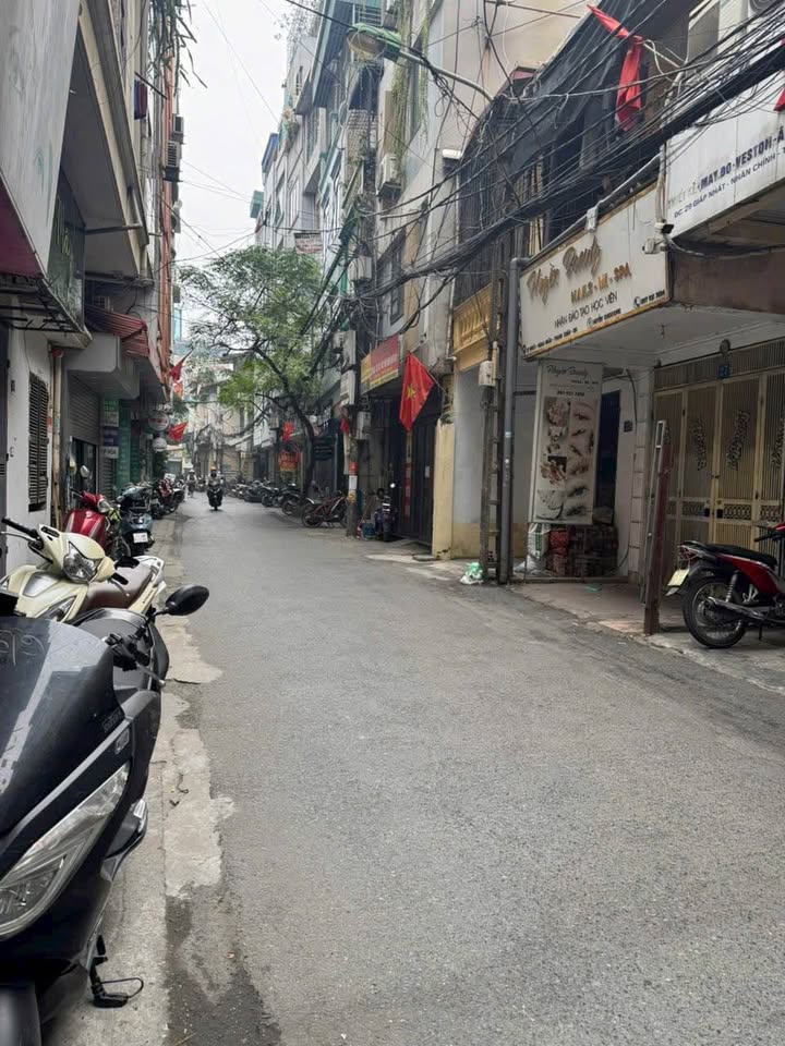 Bán nhà phố Quan Nhân 22m² giá 7.9 tỷ - Mặt tiền kinh doanh đắc địa!