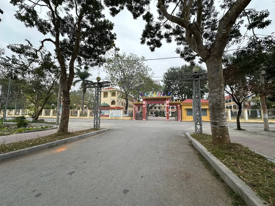 Nhà 2 tầng mới xây tại Thị trấn Bút Sơn, 80m² giá 2.2 tỷ - Sẵn sàng vào ở!