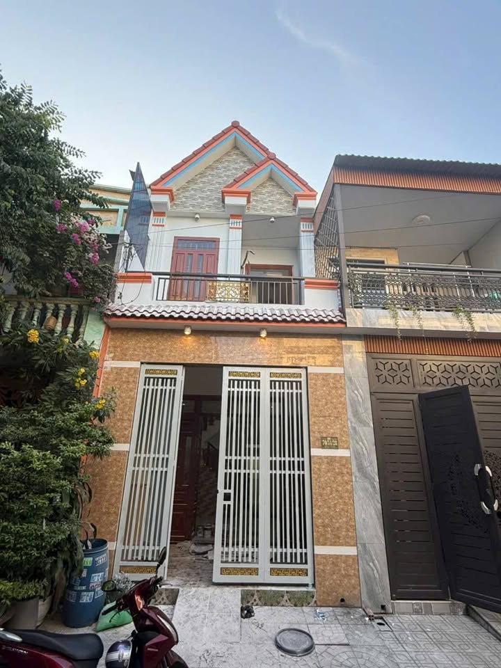 Nhà phố Tân Đông Hiệp Dĩ An 64m² giá 4.25 tỷ - Vị trí đẹp, sổ hồng sẵn