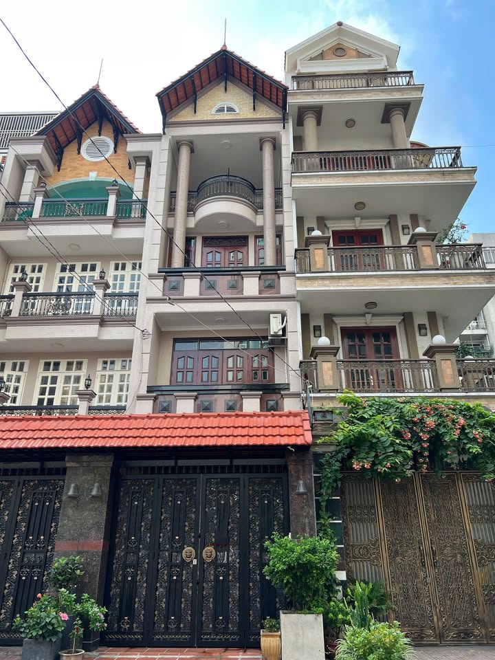 Nhà Hẻm xe tải Thành Thái, Quận 10 | 72m² | Ô tô vào tận nhà!