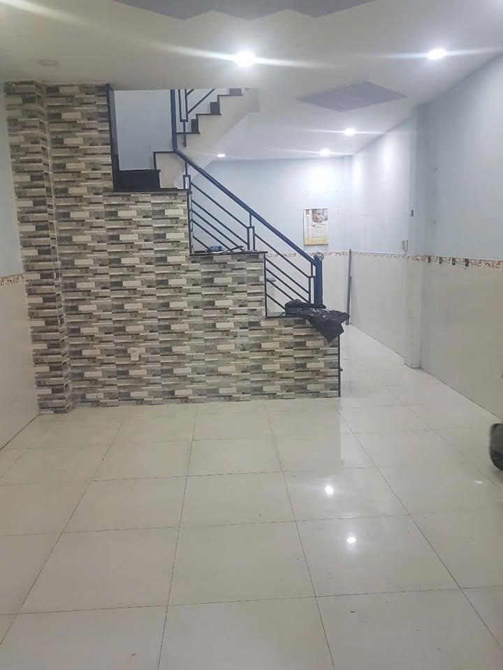 Nhà mặt tiền Bình Tân 40m² - Vị trí đắc địa, giáp Tân Phú!