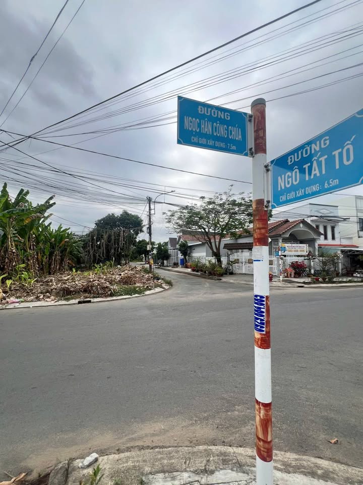 Đất lô góc Rạch Giá 144m² giá 2.4 tỷ - Sổ đỏ chính chủ!