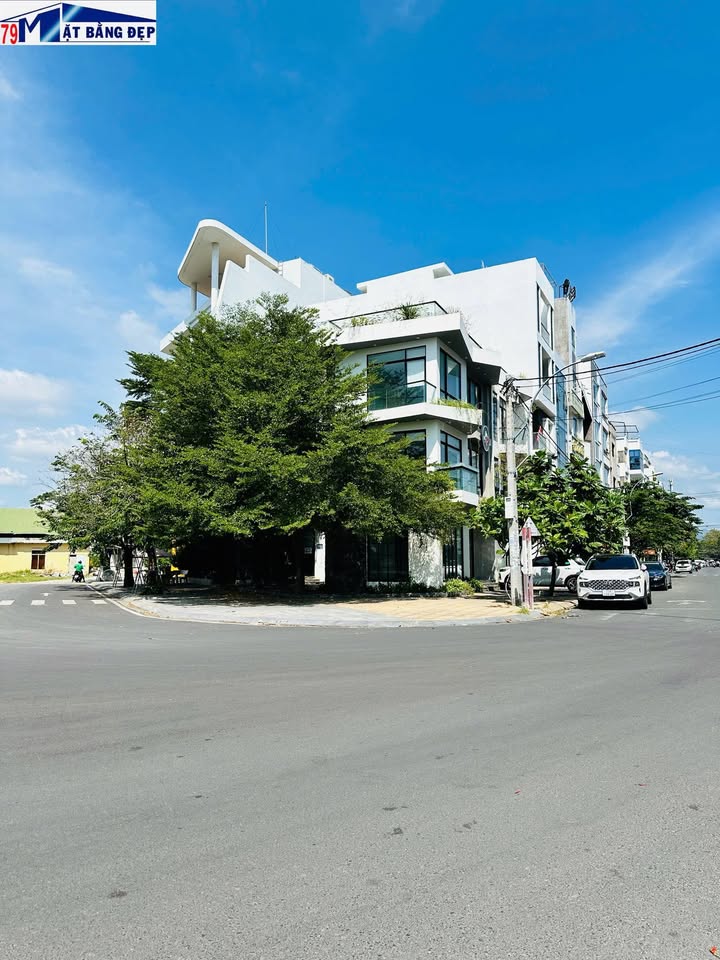 Nhà mặt phố Trần Nhật Duật 204m² - Mặt tiền kinh doanh đắc địa!