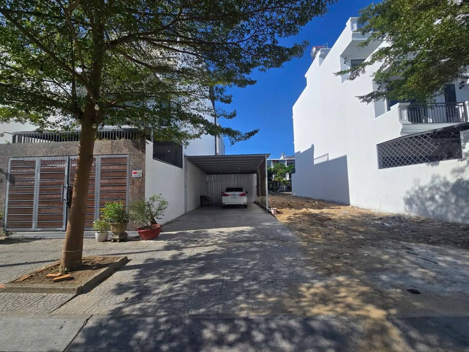 Nhà phố Vĩnh Thái Nha Trang 100m² giá 5.7 tỷ - Hướng Đông đẹp, vị trí sầm uất!