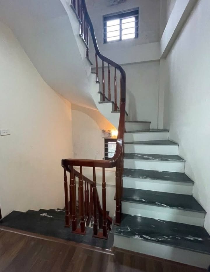 Nhà phố Tô Hiệu Hà Đông 40m² giá 13 tỷ - Ô tô vào tận nhà, lô góc thoáng mát!