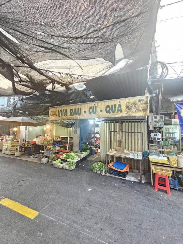 Nhà mặt tiền Dĩ An 129m² giá 6.1 tỷ - Vị trí đắc địa kinh doanh ngay chợ!