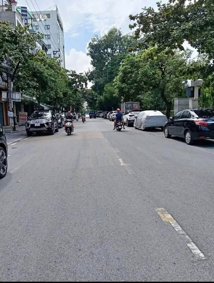 Đất nền mặt đường Hùng Vương - 222m² giá 6 tỷ - Vị trí đắc địa cho biệt thự sân vườn!