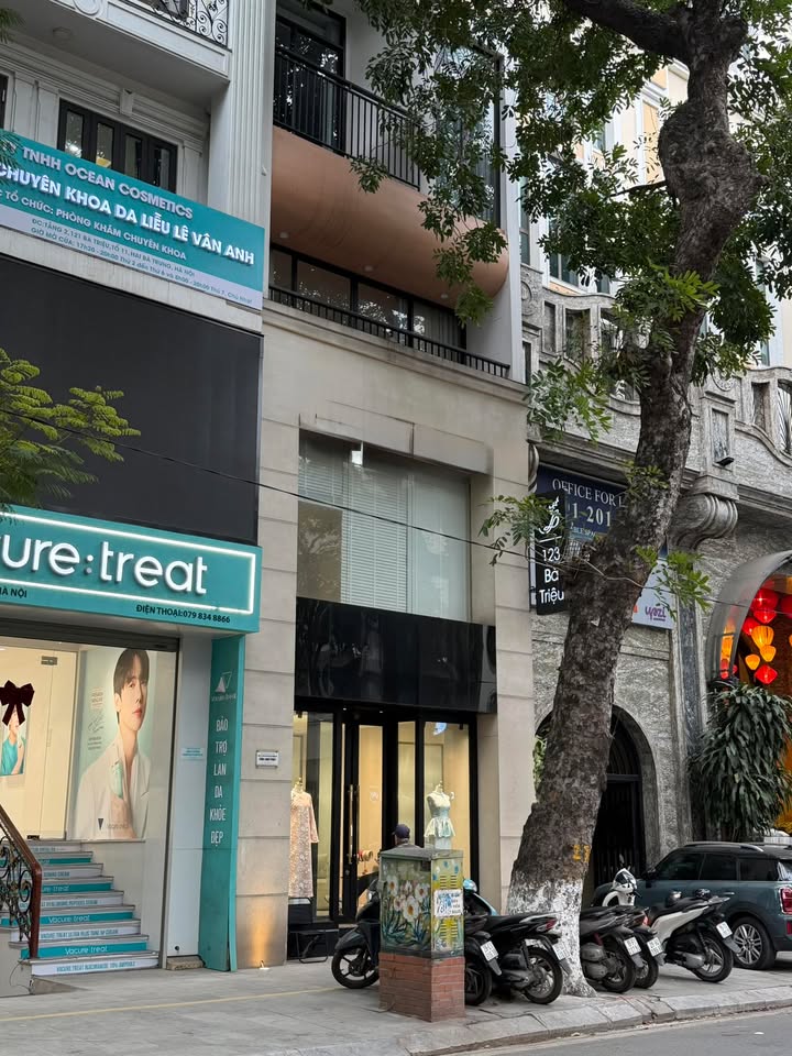 Nhà Phố Hoàng Cầu Đống Đa 70m² - Mặt Tiền Kinh Doanh Đắc Địa!