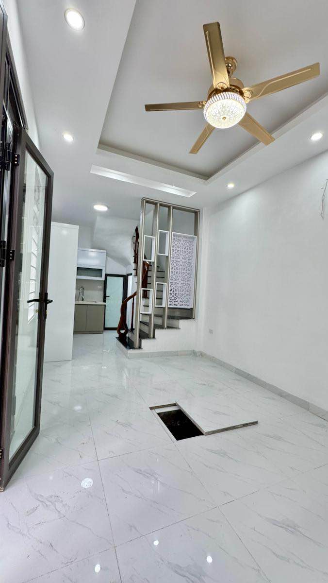 Bán nhà Nguyễn Văn Cừ Long Biên 35m² 6.4 tỷ - Vị trí đẹp ngõ thông!