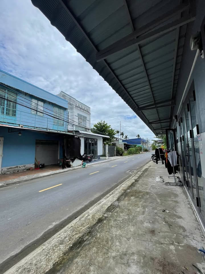 Phòng Trọ Mặt Tiền Đường Làng Hoa Kiểng Bà Bộ - 25m² Giá 3.3 Triệu/Tháng