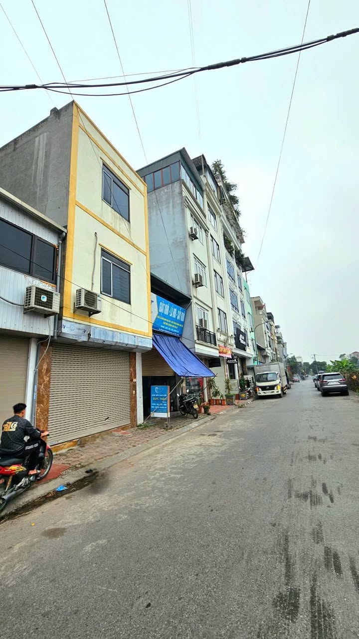 Nhà Phố Đức Giang 62m² - Hơn 1X tỷ - Mặt tiền kinh doanh, ô tô tránh!