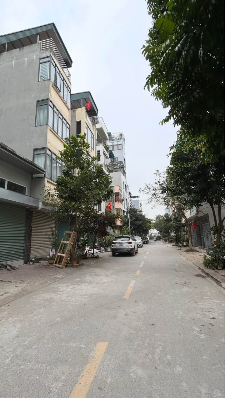 Bán đất Thạch Bàn Long Biên 70m² hơn 10 tỷ - Lô góc ô tô tránh