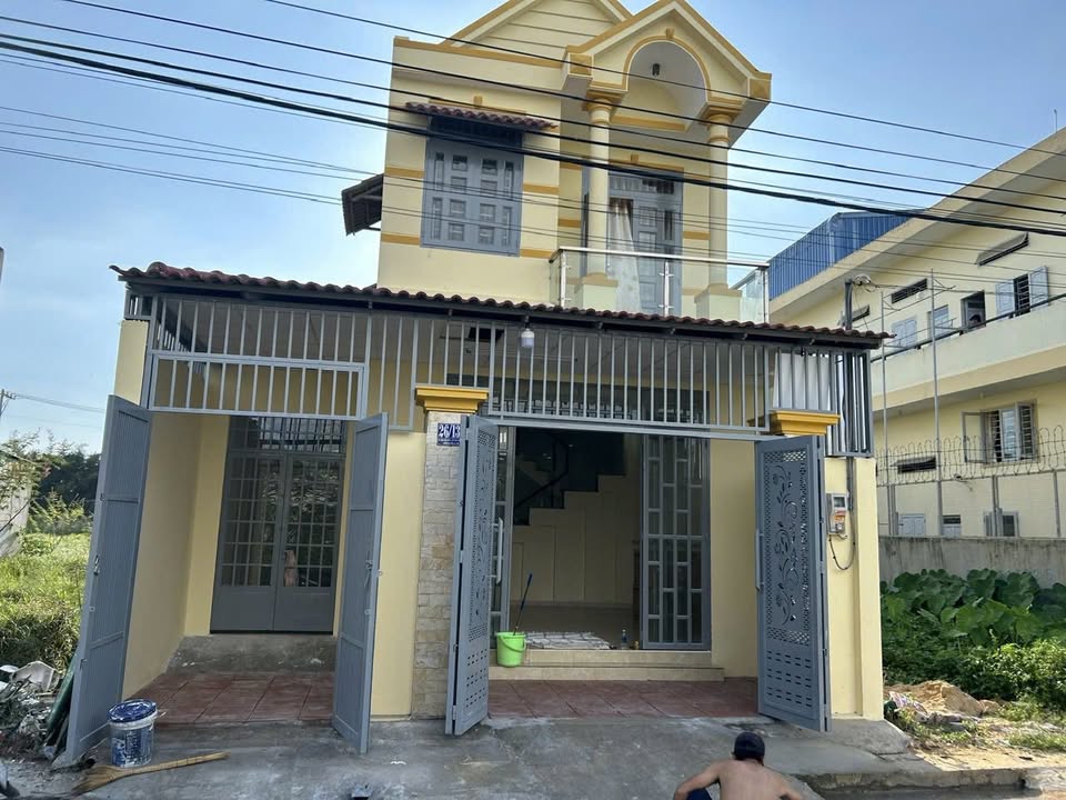 Nhà Riêng Võ Thị Hồi Hóc Môn 140m² - Sẵn sàng ở ngay, sổ hồng chính chủ!