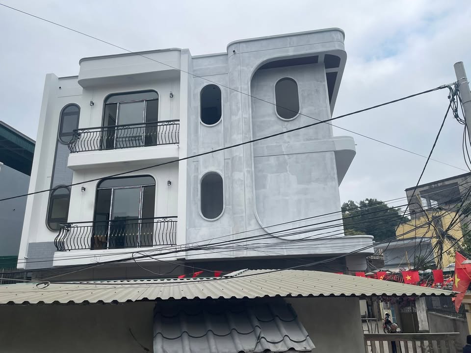 Nhà đẹp tại Cao Xanh, Hạ Long 50m² giá 2 tỷ - Sẵn sàng ở ngay!