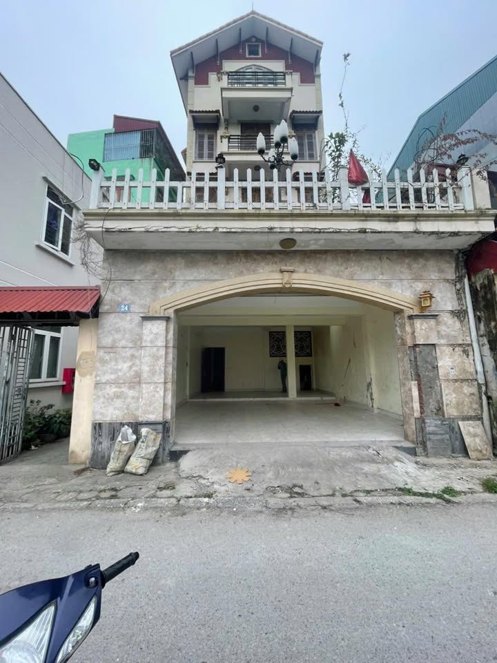 Nhà riêng Ngọc Lâm 115m² mặt hồ Tai Trâu - Vị trí đẹp, thuê ngay!