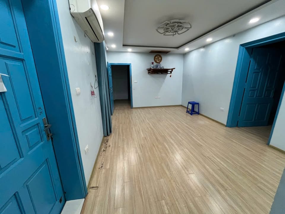 Cho thuê căn hộ tập thể 100m² Thái Hà, Đống Đa - 3 Ngủ, 3 Thoáng