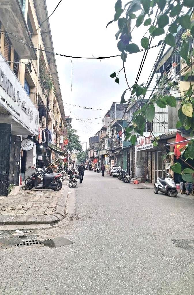 Nhà Phố Ngô Gia Tự Long Biên 50m² - Ô tô vào tận nhà, sổ hồng sẵn!
