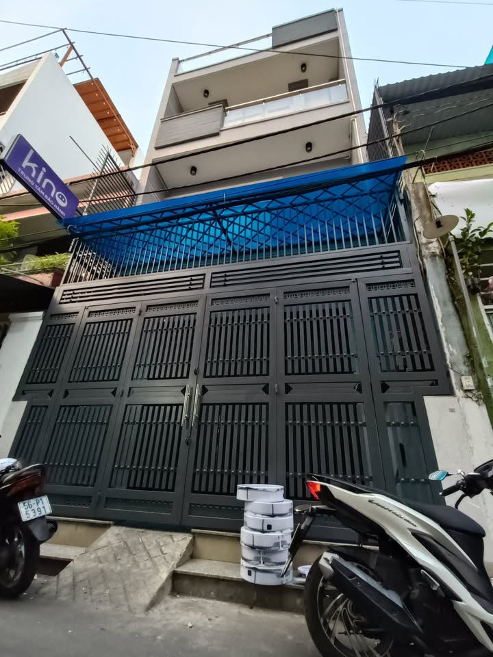 Bán nhà Tân Phú 67m² giá 9.9 tỷ - Ô tô vào tận nhà, ở ngay!