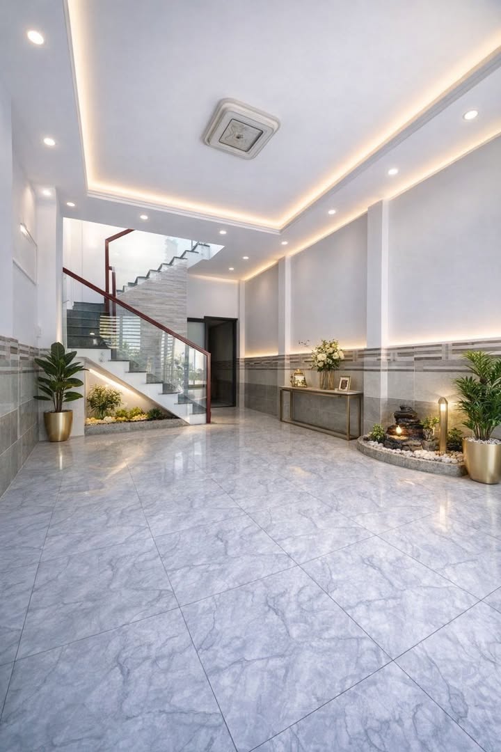 Nhà đẹp 2 tầng BTCT Lạc Long Quân 60m² giá 4.5 tỷ - Vị trí cực kỳ thuận lợi!