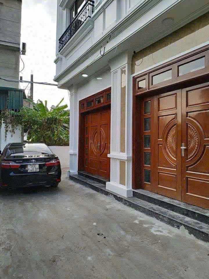 Nhà Riêng Thạch Bàn 40m² 5 Tầng – Ô Tô Đỗ Cửa, Sẵn Sàng Ở Ngay!