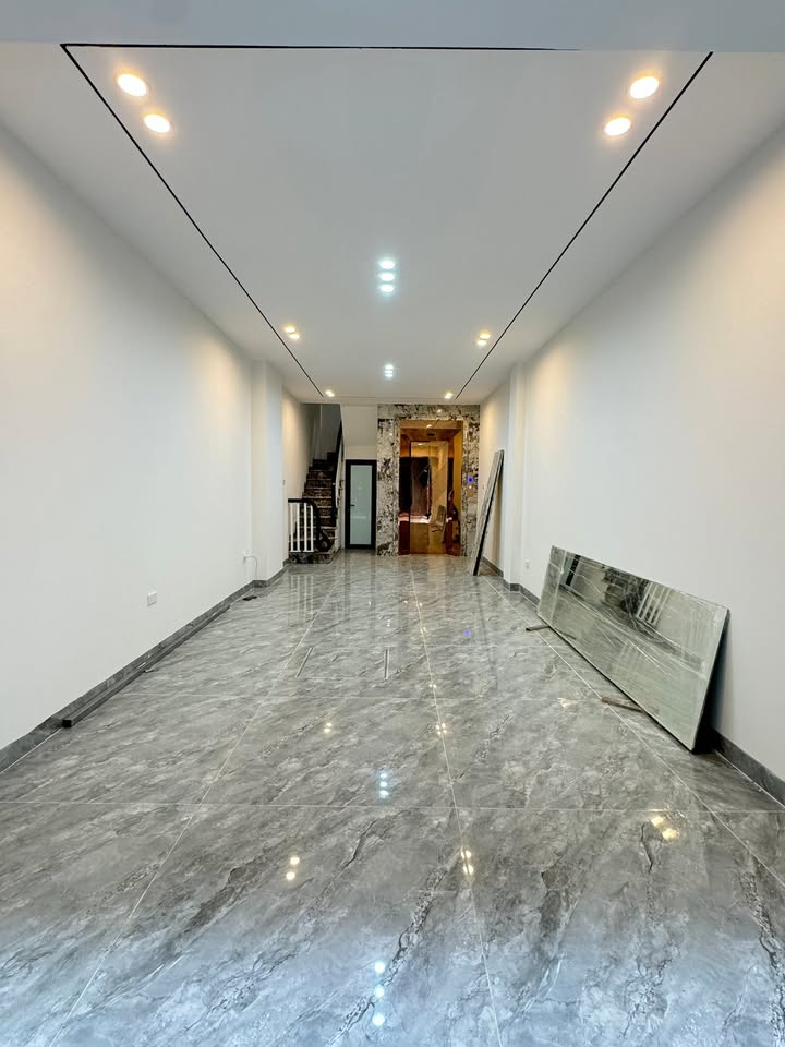 Bán FrontHouse 8 tầng Nguyễn Văn Cừ 38m² giá 18.8 tỷ - Full nội thất cao cấp!