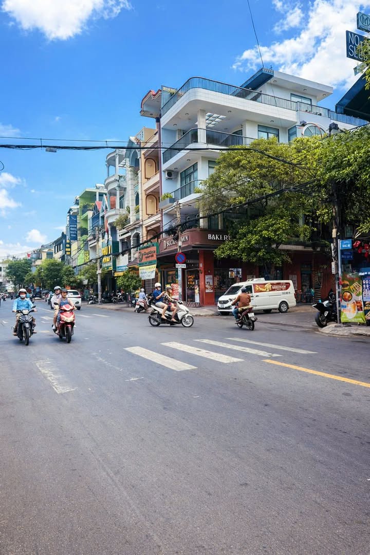 Nhà mặt tiền đường Đồng Đen Tân Bình 60m² giá 17.45 tỷ - Đầu tư sinh lời cao!