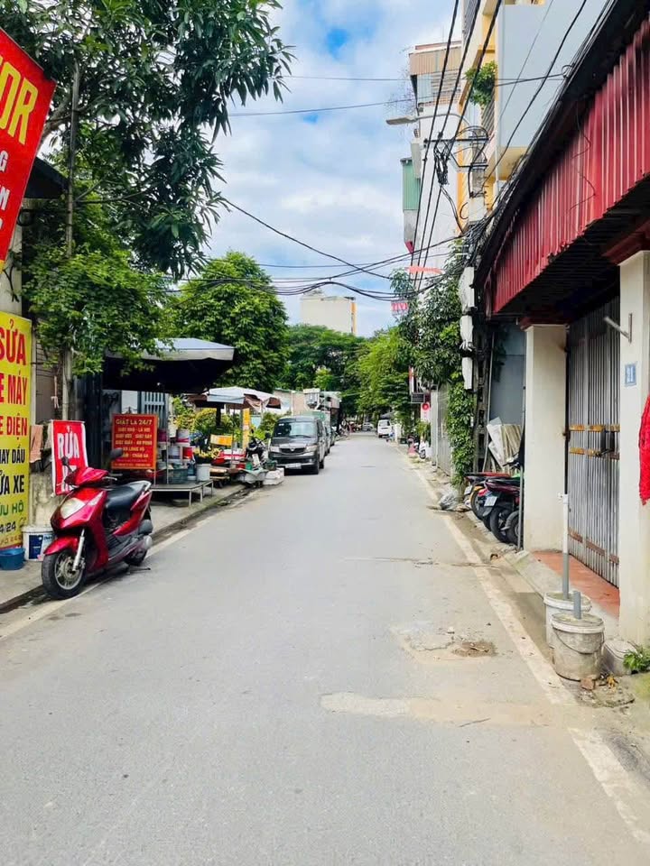 Nhà phố Phố Trạm, Long Biên 40m² giá 8 tỷ - Vị trí đắc địa