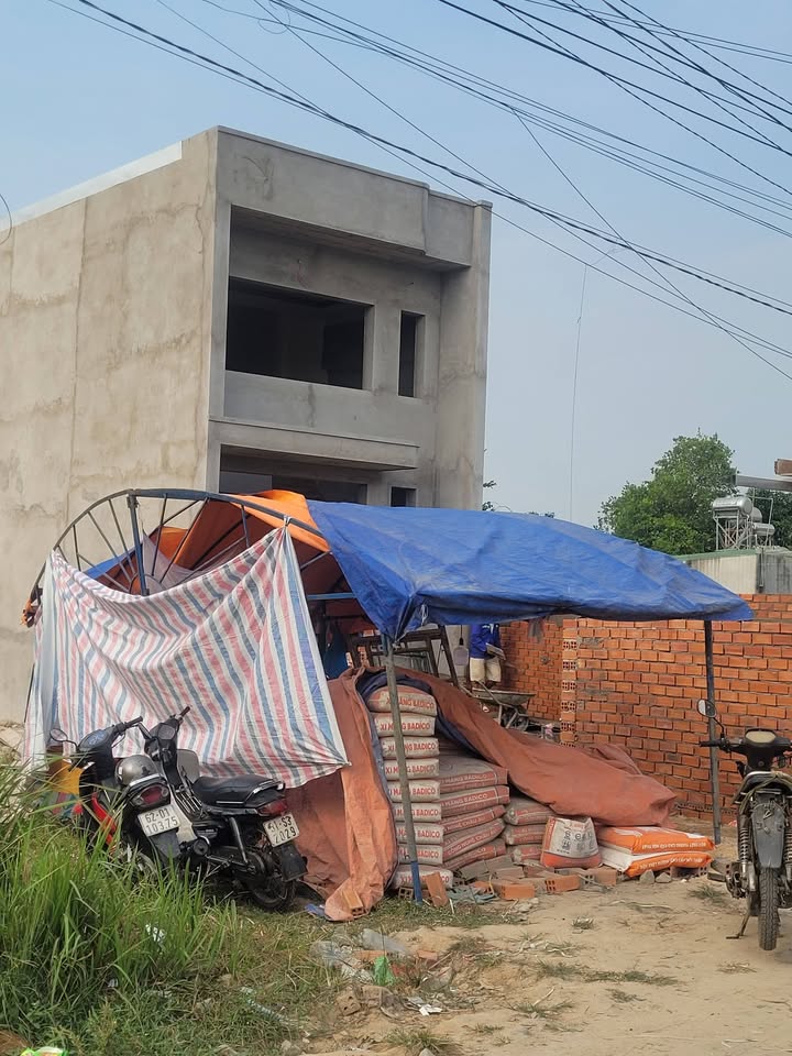 Nhà lửng Khu phố 4 Tân Định 105m² giá 2.2 tỷ - Sân rộng thoáng đãng!