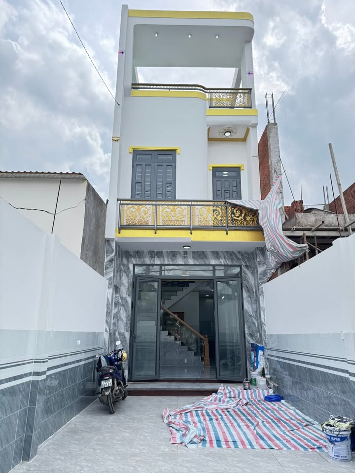 Nhà mặt tiền DT743 Dĩ An 112m² - Vị trí kinh doanh đắc địa!