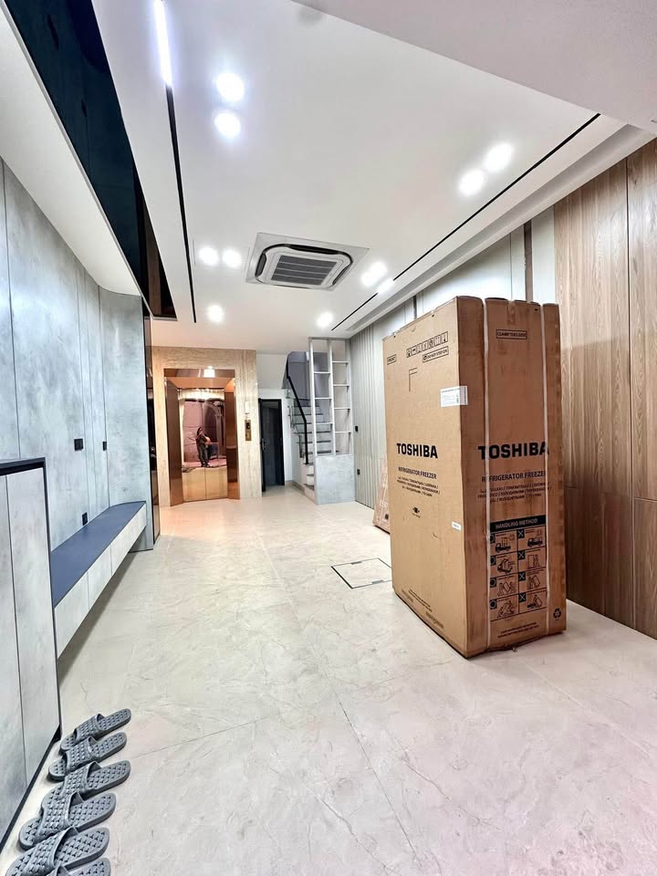 Nhà Ngõ Ngọc Thụy 43m² 6 tầng thang máy - Sẵn sàng ở ngay!