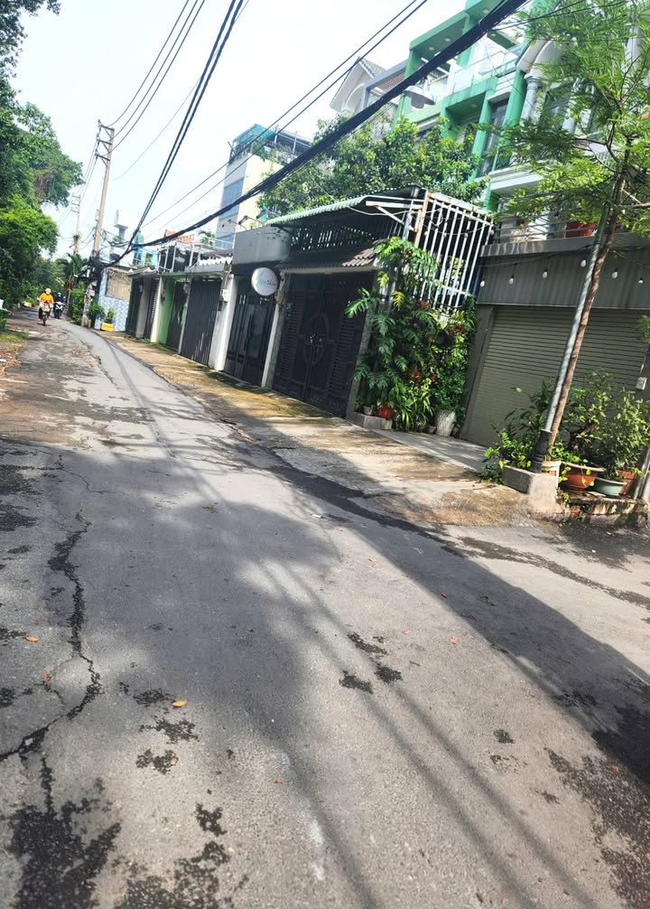 Nhà phố Hiệp Bình Chánh 70m² giá 6 tỷ - Gần Gigamall và tiện ích đầy đủ!