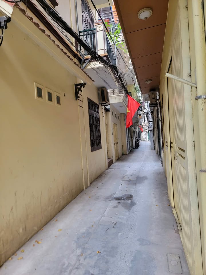 Cho thuê nhà 40m² 3 tầng ngõ 63 Tô Vĩnh Diện, Thanh Xuân - 10 triệu/tháng