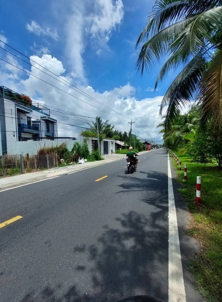 Đất Mặt Tiền Sông Lạc Long Quân, Bến Tre - 197m² Giá 2.2 Tỷ