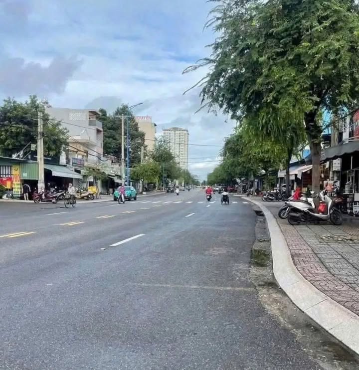 Nhà Phố Mặt Tiền Nguyễn Hữu Cảnh Vũng Tàu 105m² - Kinh doanh ngay!