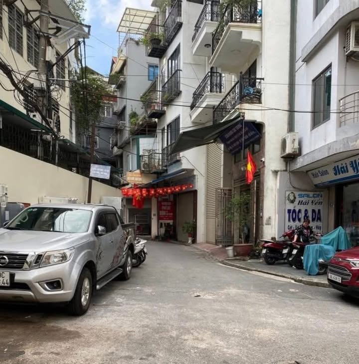 Nhà ngõ ô tô Ngọc Lâm, 39m², giá 17.5 tỷ - Sổ đỏ chính chủ, thiết kế đẹp!