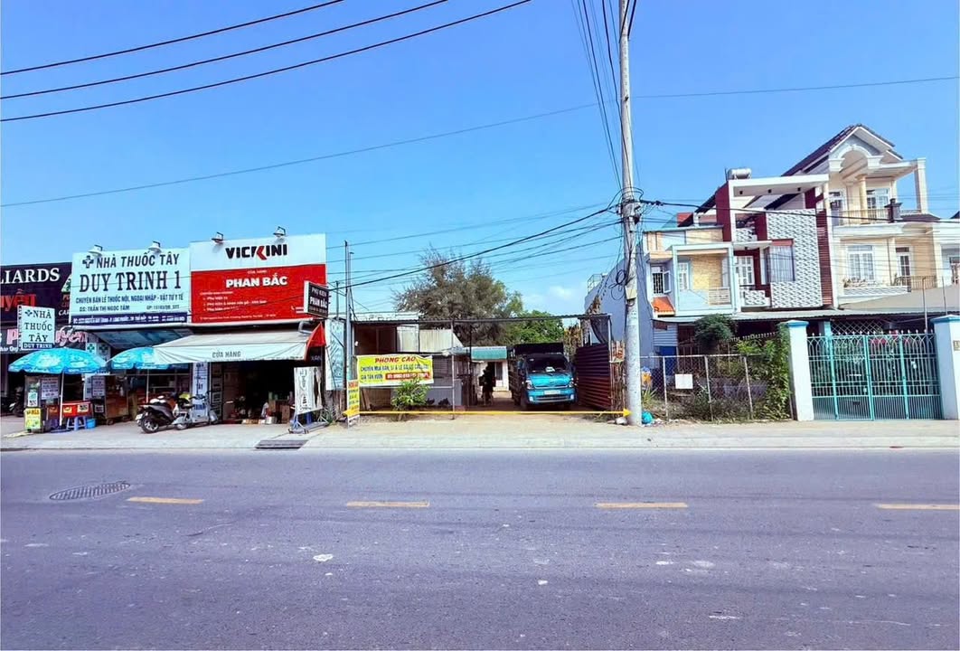 Bán nhà mặt tiền Nguyễn Duy Trinh 200m² giá 22.3 tỷ - Vị trí đắc địa