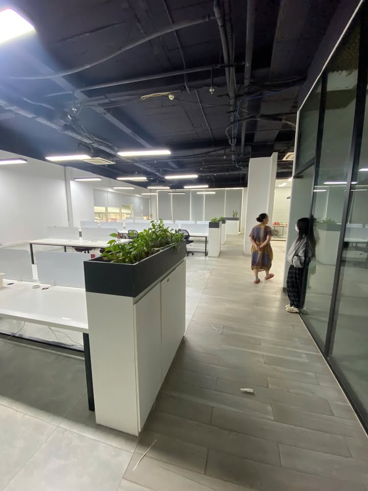 Văn phòng cho thuê Duy Tân - Cầu Giấy - 220m² - Lô góc nhiều ánh sáng tự nhiên!