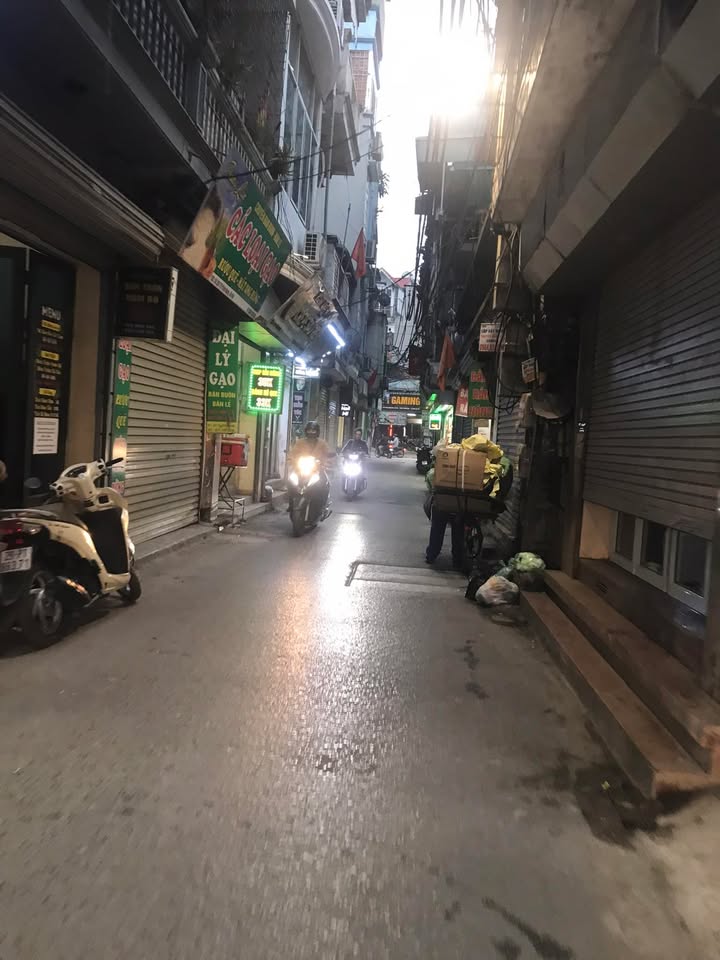 Nhà 32m², 5 tầng, Hoàng Mai, 6 tỷ - Ô tô sát nhà, Full nội thất