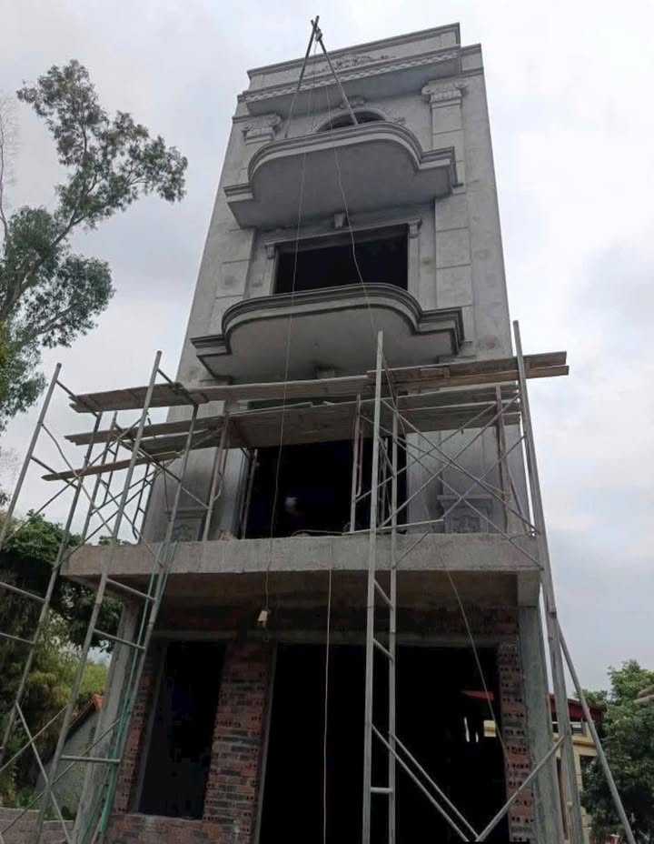 Nhà Tân Cổ Điển 50m² Hơn 3 Tỷ Tại Cao Thắng, Quảng Ninh - Ô Tô Đỗ Cửa