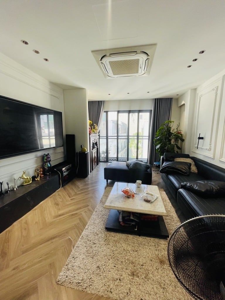 Nhà Ngọc Lâm Long Biên 55m² - Gara 2 ô tô, Sẵn sàng ở ngay!