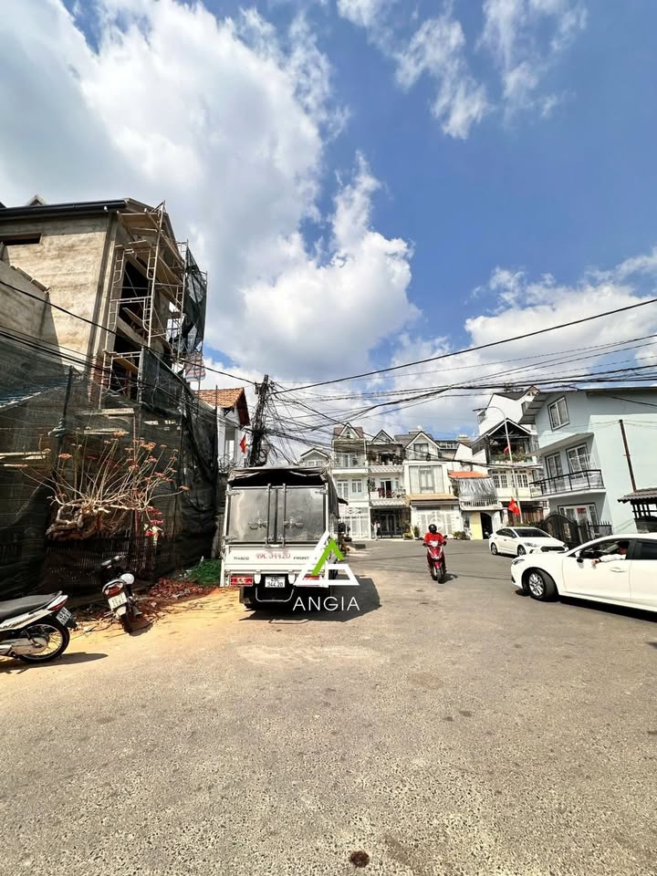 Đất Yersin Đà Lạt 247m² - Sổ hồng, Giá 24.7 Tỷ - Khu Vực Dân Trí Cao