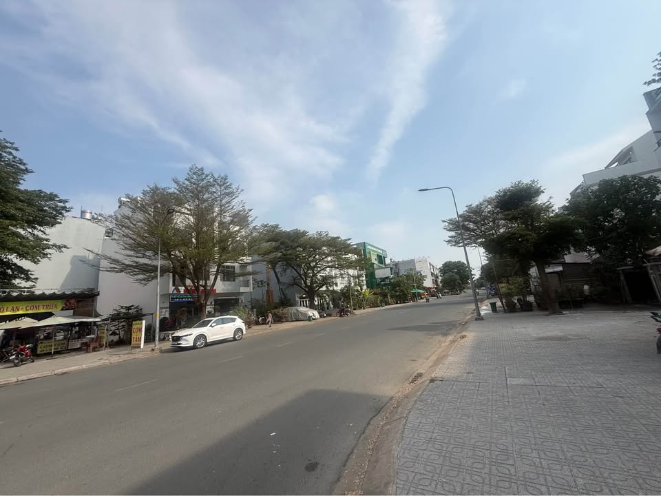 Nhà phố mặt tiền Đường Huy Cận, Thủ Đức 100m² - Mặt tiền kinh doanh