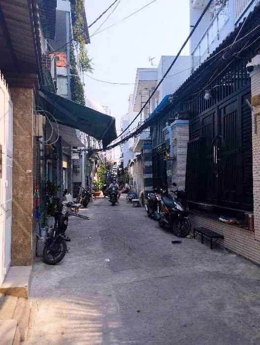 Nhà Hẻm Bùi Văn Ba, Q7 - 3PN, 3 Lầu, 4.5 Tỷ - Giá Rẻ Bất Ngờ!