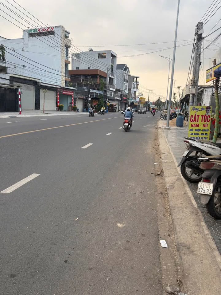 Nhà Mặt Tiền Nguyễn Thị Tươi Dĩ An 185m² - Kinh Doanh Víp