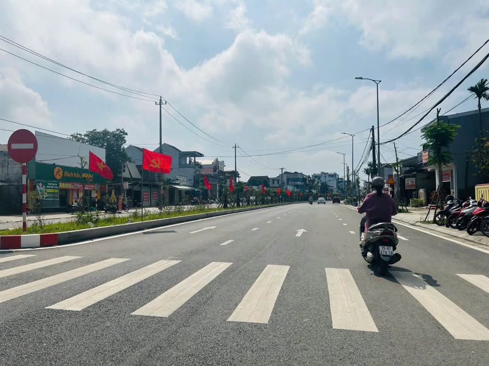 Mặt Tiền Phạm Văn Đồng, Huế - 137m² Kinh Doanh Sầm Uất, Giá 13 Tỷ